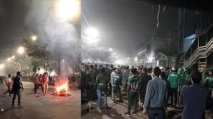 মধ্যরাতে ঢাবি ও ঢাকা কলেজ শিক্ষার্থীদের মধ্যে সংঘর্ষ