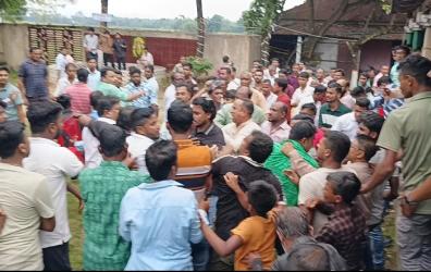  তাহিরপুরে অদৈত্ব জন্মধাম কমিটি গঠন নিয়ে দু’পক্ষের হাতাহাতি, কমিটি গঠন স্থগিত