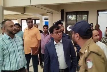  সিলেট রেল স্টেশনে ঝটিকা অভিযানে জেলা প্রশাসক