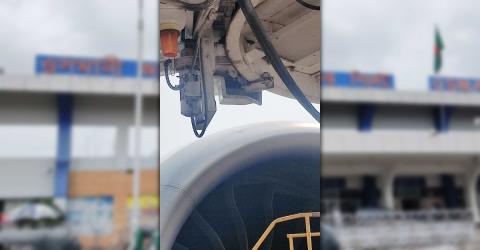 ওসমানী বিমানবন্দরে বোর্ডিং ব্রিজে বিমানের ধাক্কা