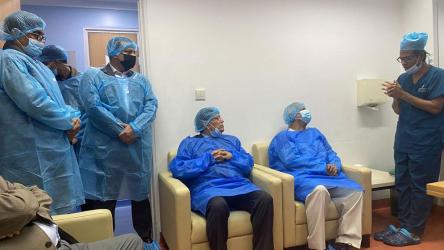 খালেদা জিয়াকে দেখতে এভারকেয়ার হাসপাতালে প্রধান উপদেষ্টা