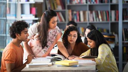 বাংলাদেশ ও পাকিস্তানি শিক্ষার্থীদের দুঃসংবাদ দিল ব্রিটেনের ৯ বিশ্ববিদ্যালয়