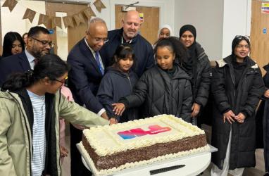 টাওয়ার হ্যামলেটসে শুধুমাত্র মেয়েদের জন্য নতুন বিশেষায়িত ইয়ুথ সেন্টার উদ্বোধন