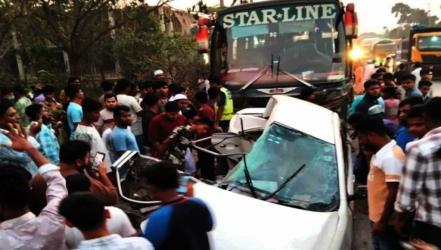 কুমিল্লায় বাস-প্রাইভেটকার সংঘর্ষে একই পরিবারের চারজনসহ নিহত ৫