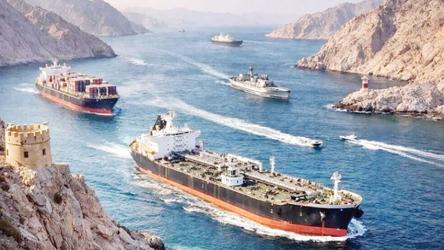 হরমুজ দিয়ে দিনে ১৫টির বেশি জাহাজ নয়, যুক্তরাষ্ট্রকে শর্ত ইরানের