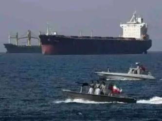 হরমুজ প্রণালিতে ৩ ট্যাংকারে গুলি
