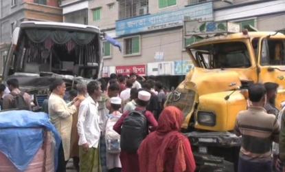 টাঙ্গাইলে বাস-ট্রাক মুখোমুখি সংঘর্ষে নিহত ২