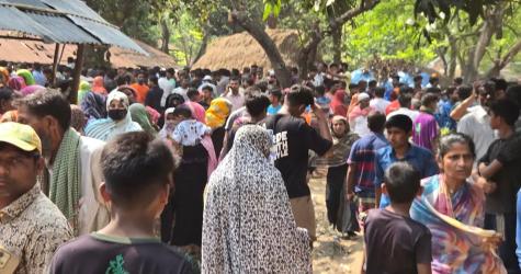 নওগাঁয় একই পরিবারের চারজনকে গলাকেটে হত্যা