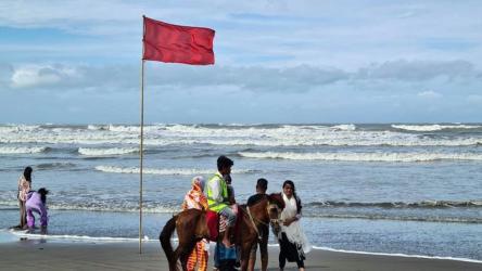 চার সমুদ্রবন্দরে ৩ নম্বর সতর্কতা, ঝরবে বৃষ্টি
