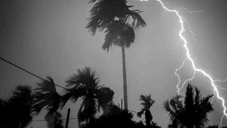 দুপুরের মধ্যে যেসব অঞ্চলে ৬০ কিমি বেগে ঝড় ও বজ্রবৃষ্টির শঙ্কা