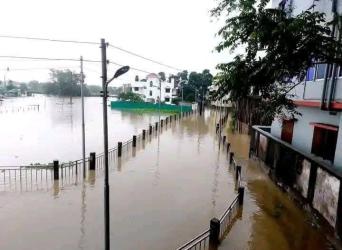 কোদালিছড়া বন্ধ, শহর বন্দী: জলাবদ্ধতায় মৌলভীবাজার শহর ও শহরতলী