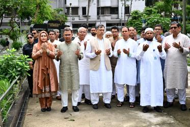 বিডিআর বিদ্রোহে নিহত সেনা কর্মকর্তাদের কবর জিয়ারত প্রধানমন্ত্রীর