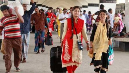 ঈদের ছুটি শেষে ঢাকায় ফিরছেন কর্মজীবীরা