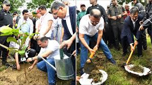 বাবার স্মৃতিবিজড়িত ‘পাতলী খাল’ পুনঃখননের উদ্বোধন করলেন প্রধানমন্ত্রী 