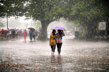 দুপুরের মধ্যে ১১ জেলায় ঝড় ও বজ্রবৃষ্টির আভাস