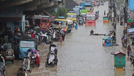 চট্টগ্রামের বেশিরভাগ এলাকায় জলাবদ্ধতা, দুর্ভোগে নগরবাসী