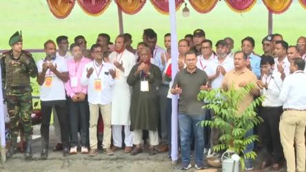 বরিশাল পৌঁছে বৃক্ষরোপণ কর্মসূচিতে অংশ নিয়েছেন প্রধানমন্ত্রী