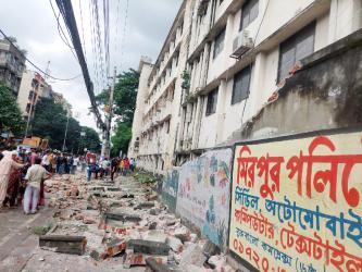 মিরপুরে দেয়াল ধসে দুইজন নিহত, আহত অন্তত ৬