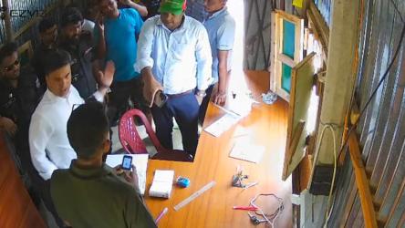 বালুর ঘাটে ইজারাদারের কর্মীকে মারধরের ঘটনায় সেই ইউএনওকে প্রত্যাহার