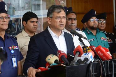 অবৈধ ও লুট হওয়া অস্ত্র উদ্ধারে বিশেষ ইউনিট, তথ্যদাতাকে ২ লাখ টাকা পুরস্কার: স্বরাষ্ট্রমন্ত্রী