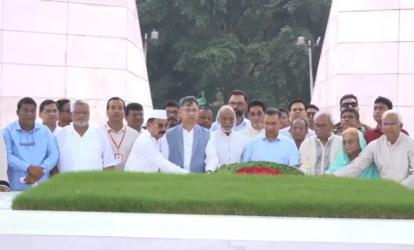বিএনপির ৪৮তম প্রতিষ্ঠাবার্ষিকী: জিয়াউর রহমান ও খালেদা জিয়ার সমাধিতে প্রধানমন্ত্রীর শ্রদ্ধা