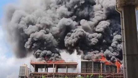 মহাখালী টোবাকো ভবনে আগুন, নিয়ন্ত্রণে ফায়ারের ৩ ইউনিট