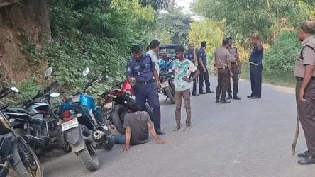 কক্সবাজারে সড়কে প্রকাশ্যে অস্ত্র হাতে ডাকাতি, ৫০-৬০ যানবাহনে লুটপাট