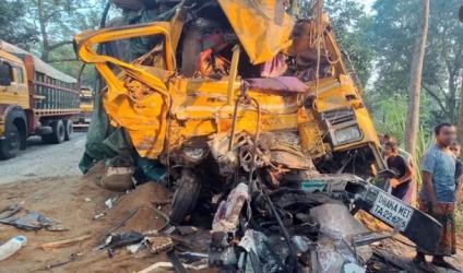 নাটোরে বাস ও ট্রাকের সংঘর্ষে নিহত বেড়ে ১৪